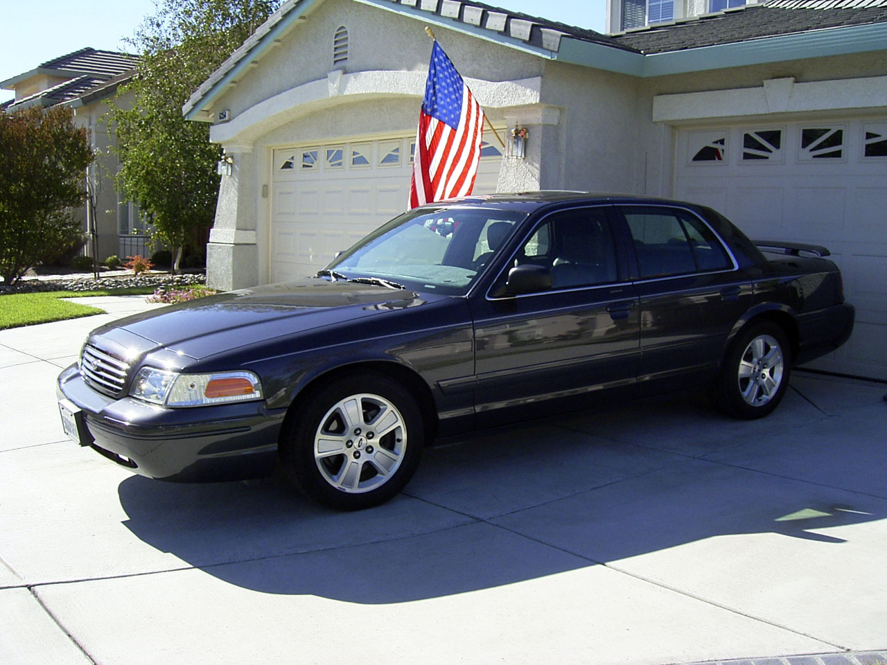 2005  Ford Crown Victoria 6 psi Supercharged LX Sport picture, mods, upgrades